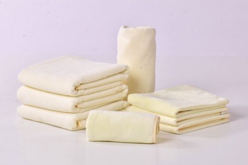 Vixi pihe-puha mikroszálas fürdőlepedő vanília 70x140 cm elegáns szaténszegéssel